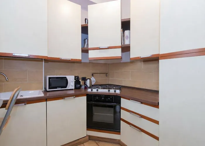 I-host 2br With Balcony Porta Romana Daire