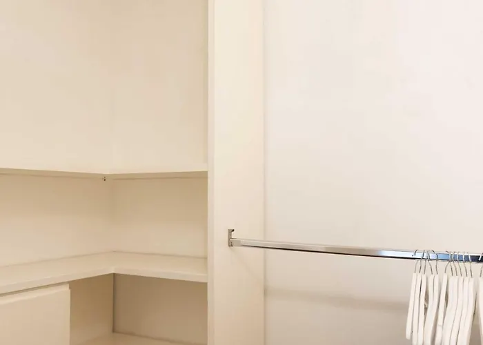 Bilocale Moderno Per 4 Vicino Mm Pasteur Via Venini *