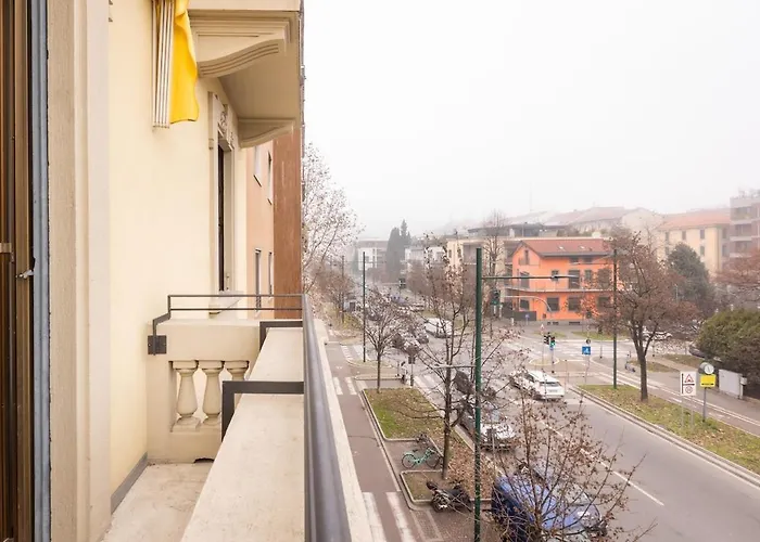 아파트 Vintage Chic Flat Steps From Fiera & Wi-fi 밀라노