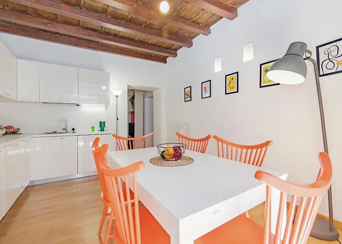 2 Bdr Flat - Direct Tram 15 Min Duomo *