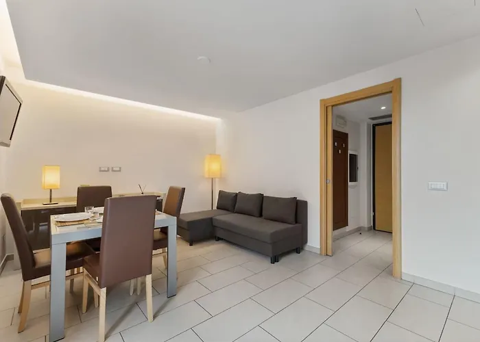 The House - Tram And Parking Apartment Mailand
