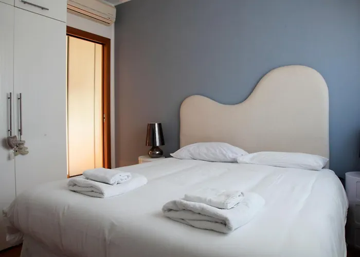 Elegante - 2 Camere, 2 Bagni, Garage E Balcone * Milan