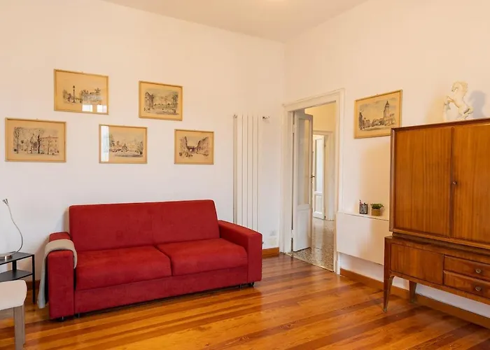 Vintage Chic Flat Steps From Fiera & Wi-fi