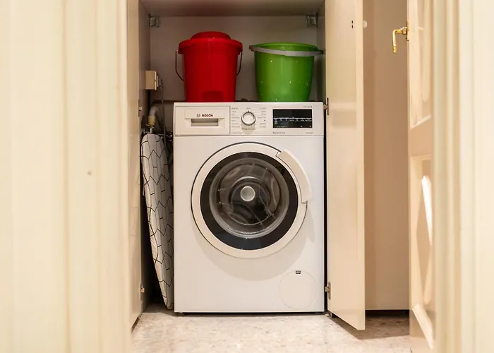 Daire Three-room Flat With Balcony In Porta Romana *