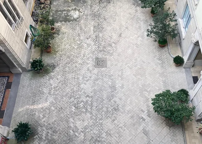 Designer In Center Daire Milano