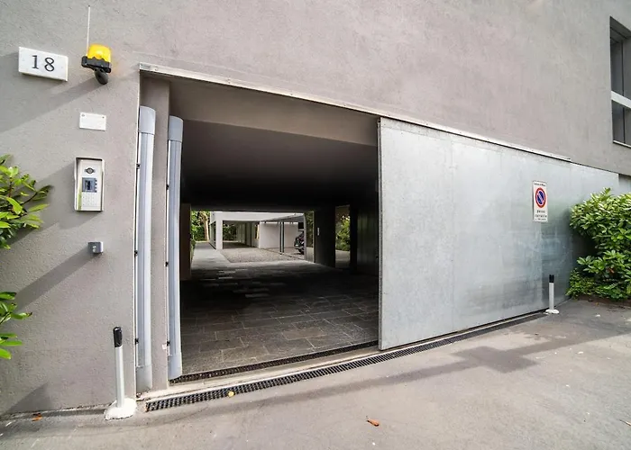 Luxury Penthouse, Exclusive Design & Private Garage Appartamento