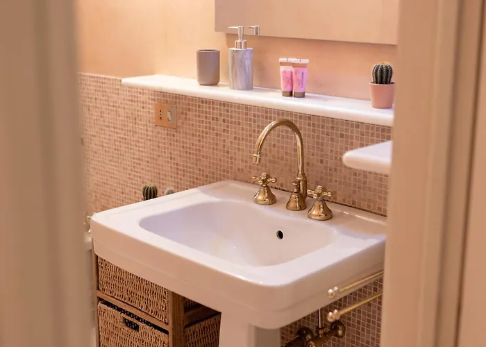 Daire Three-room Flat With Balcony In Porta Romana Milano