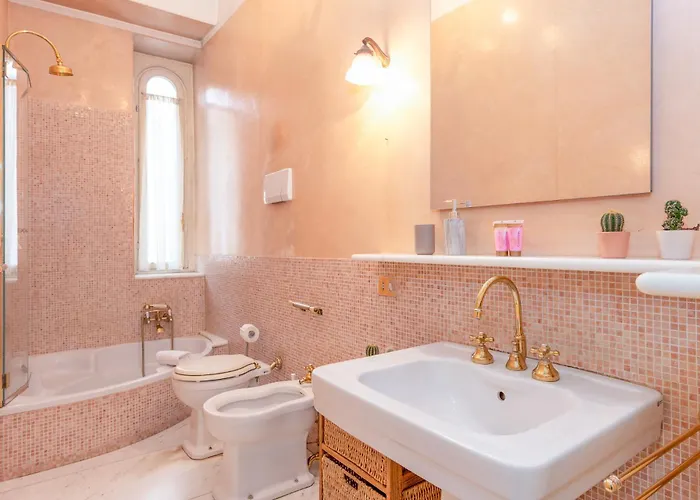 Daire Three-room Flat With Balcony In Porta Romana *