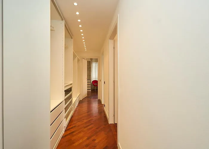Absolute Luxury Home, 15 Minutes Walk San Siro Апартаменты *