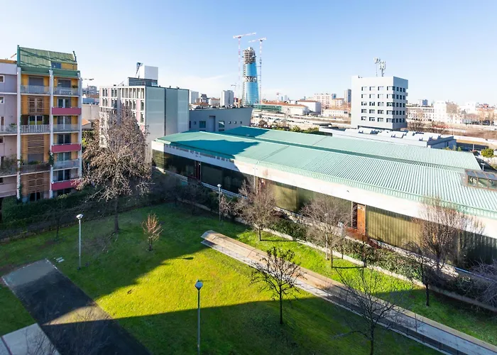 I-host Spacious 2br With 2 Baths & Balcony Appartement Milaan