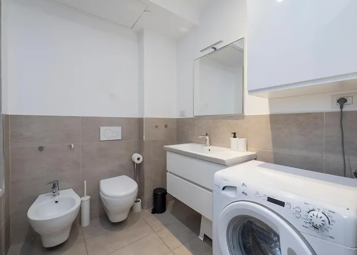 I Host - Nazario Sauro 14 *