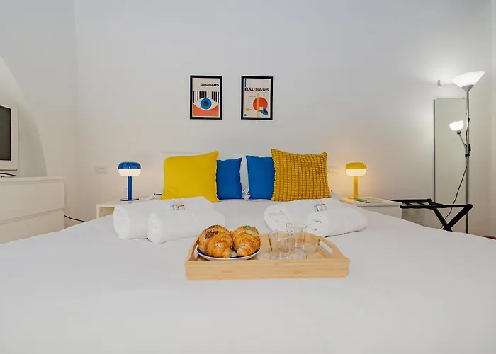 2 Bdr Flat - Direct Tram 15 Min Duomo 米兰