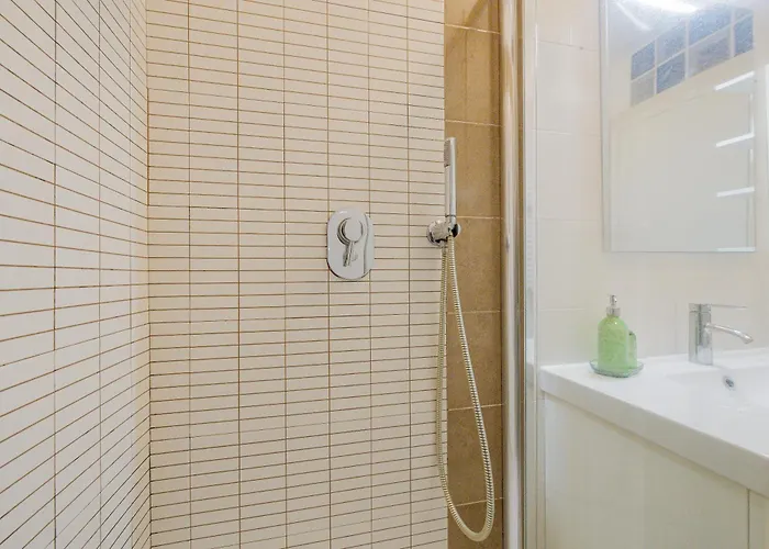 2 Bdr Flat - Direct Tram 15 Min Duomo 公寓 *