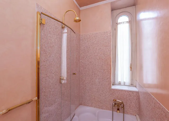 Daire Three-room Flat With Balcony In Porta Romana Milano