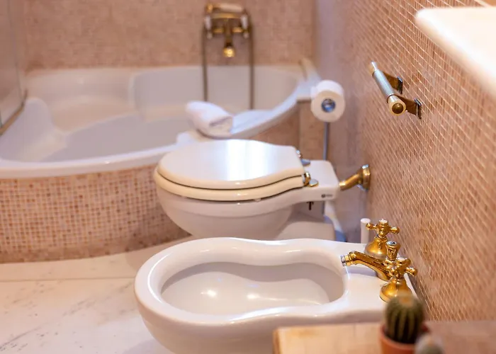 Daire Three-room Flat With Balcony In Porta Romana *