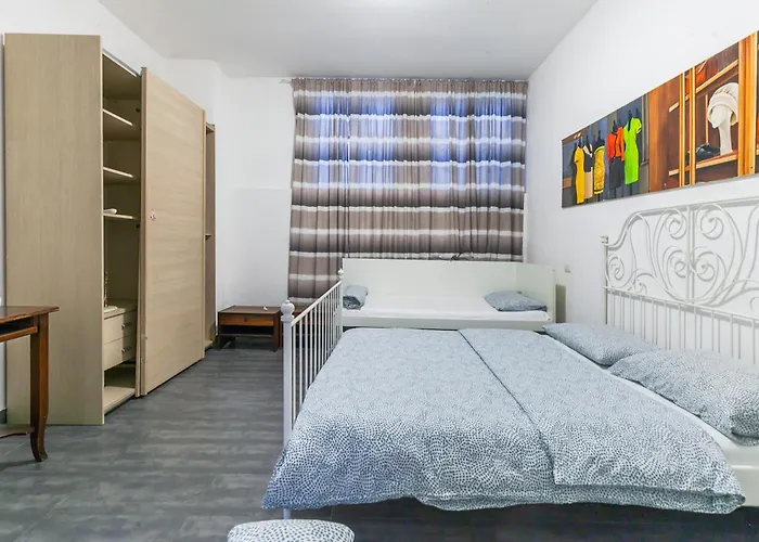 דירה Friends & Family House