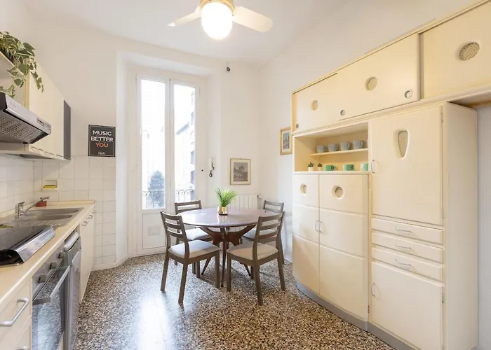 Vintage Chic Flat Steps From Fiera & Wi-fi Lägenhet Milano