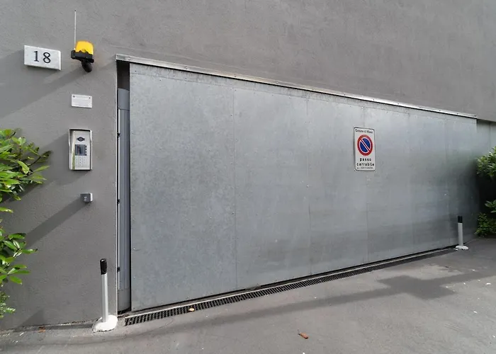 Luxury Penthouse, Exclusive Design & Private Garage * Milano