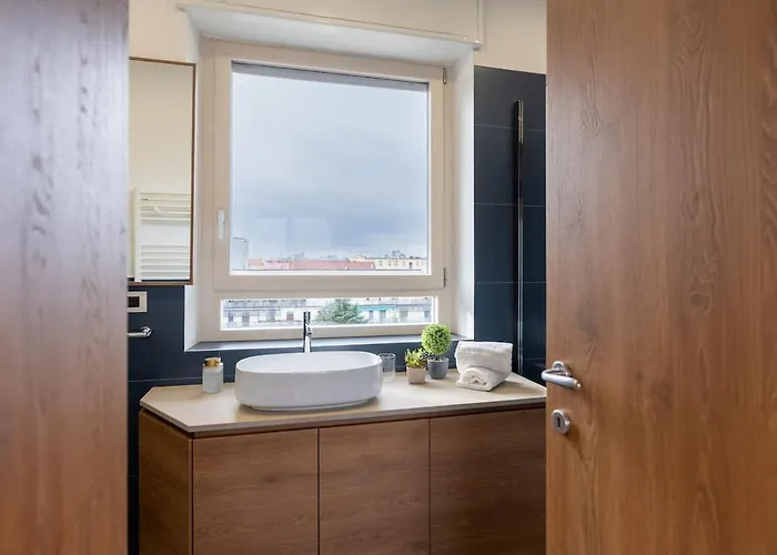 Skyline Penthouse - Terrazzo Panoramico & Metro 5min شقة *