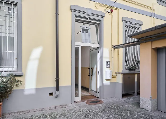 Luxury Penthouse Porta Romana شقة *