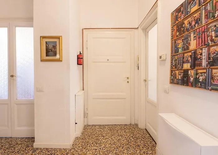 Vintage Chic Flat Steps From Fiera & Wi-fi Lägenhet