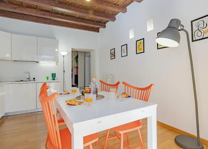 2 Bdr Flat - Direct Tram 15 Min Duomo