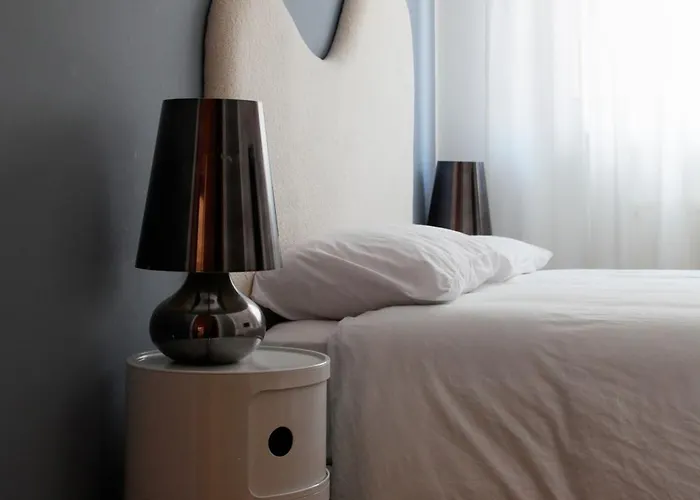 Elegante - 2 Camere, 2 Bagni, Garage E Balcone Apartment