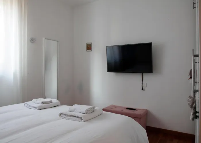 Apartment Elegante - 2 Camere, 2 Bagni, Garage E Balcone *