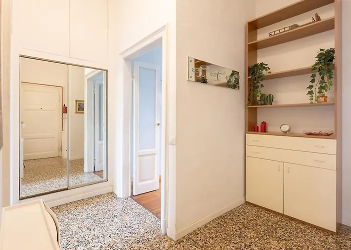 Vintage Chic Flat Steps From Fiera & Wi-fi Lägenhet