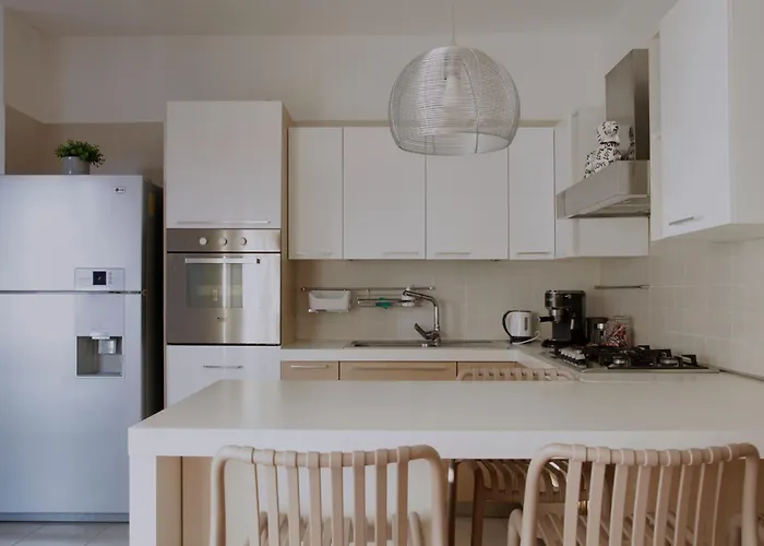 Elegante - 2 Camere, 2 Bagni, Garage E Balcone Apartment