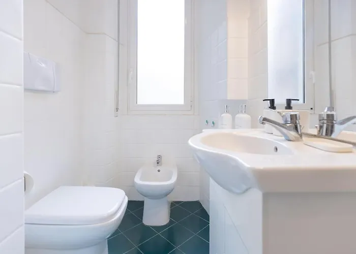 Vintage Chic Flat Steps From Fiera & Wi-fi