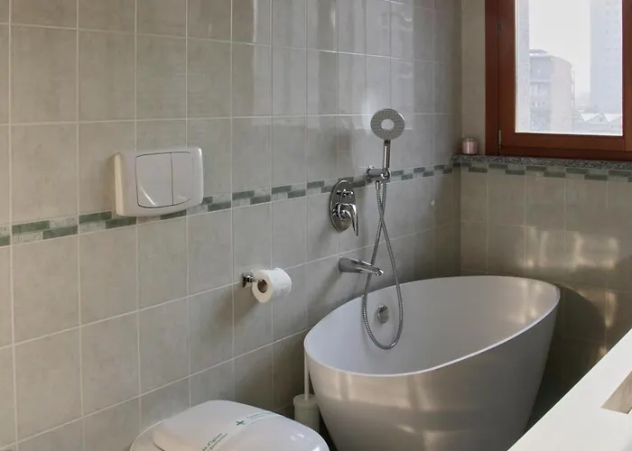 Apartment Elegante - 2 Camere, 2 Bagni, Garage E Balcone *