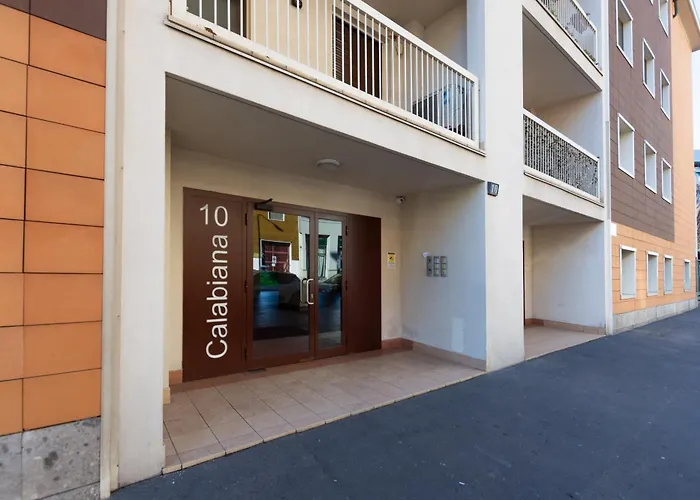 I-host Spacious 2br With 2 Baths & Balcony Appartement Milaan