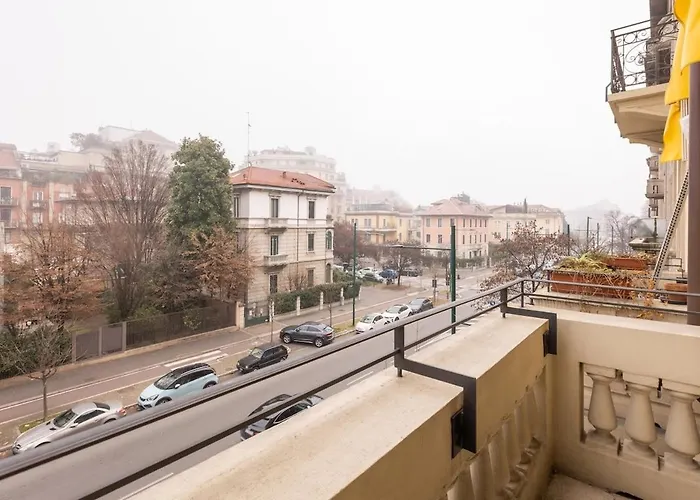 Vintage Chic Flat Steps From Fiera & Wi-fi Milano