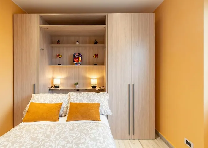 Skyline Penthouse - Terrazzo Panoramico & Metro 5min شقة *