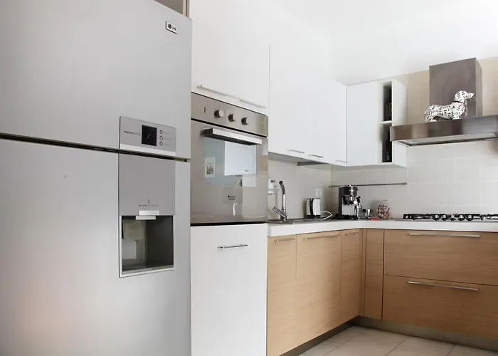 Elegante - 2 Camere, 2 Bagni, Garage E Balcone Апартаменты Милан