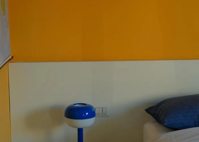 Retrowave 80's In Appartement Milaan