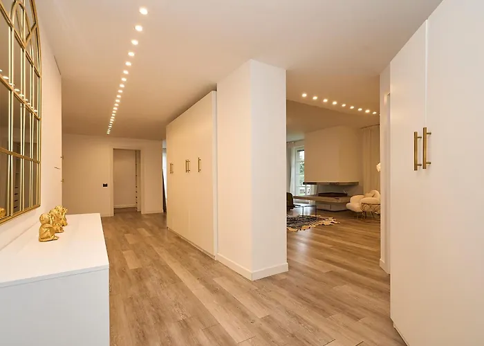 Absolute Luxury Home, 15 Minutes Walk San Siro Милан