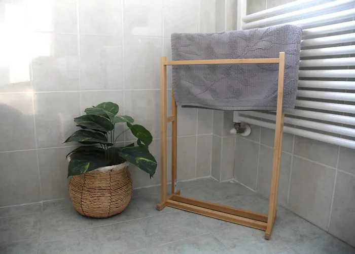 Elegante - 2 Camere, 2 Bagni, Garage E Balcone Milano