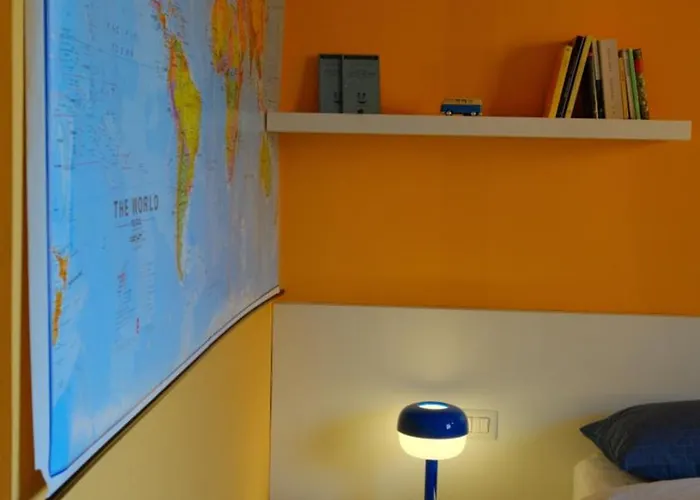 Retrowave 80's In Appartement Milaan