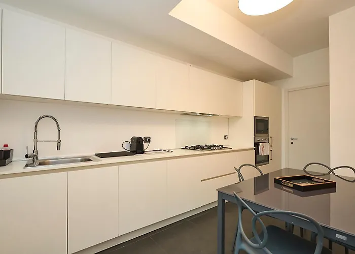 Absolute Luxury Home, 15 Minutes Walk San Siro Апартаменты Милан