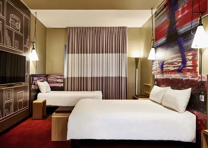 מלון Ibis Centro 3*