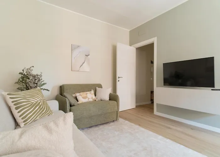 Guesthost - Darsena & Navigli Cosy Flat * Милан