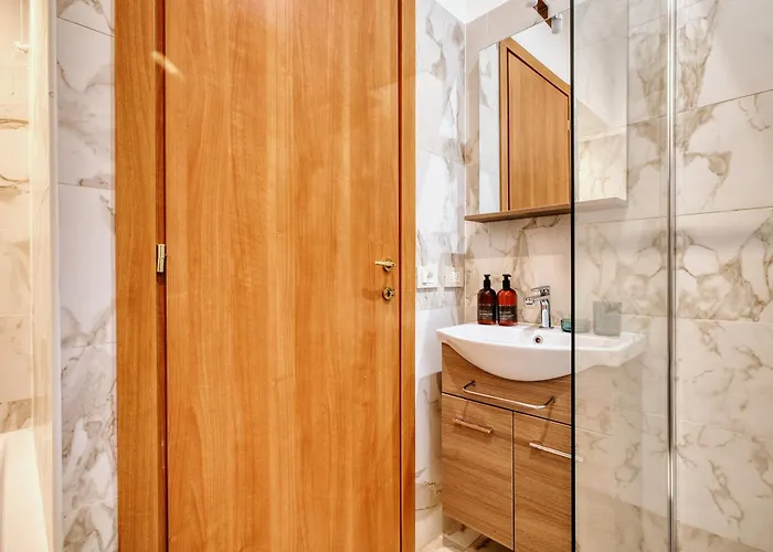 Elegant Three In Porta Romana By Mastery