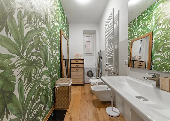 Appartement 5 Walk From Porta Venezia Station, With 2 Bedrooms Milaan