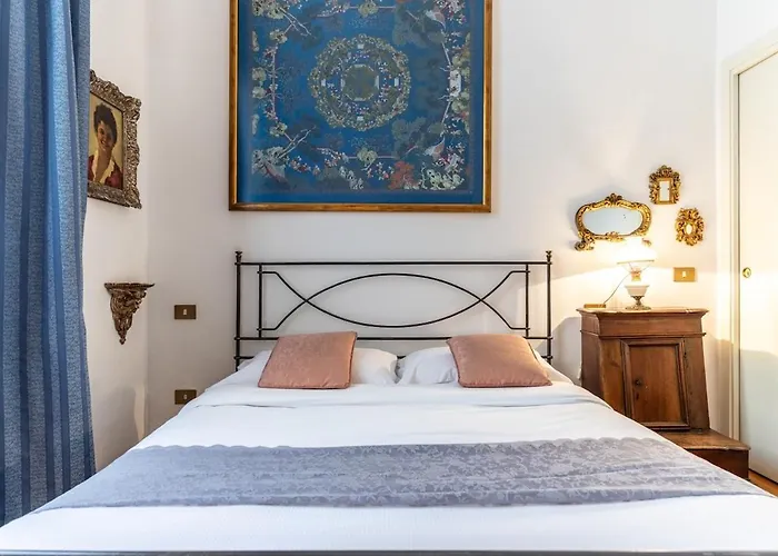 Duomo 10 Min - Elegant Flat In The Centre Апартаменты