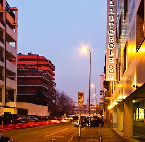 Sechi With Parking Milánó