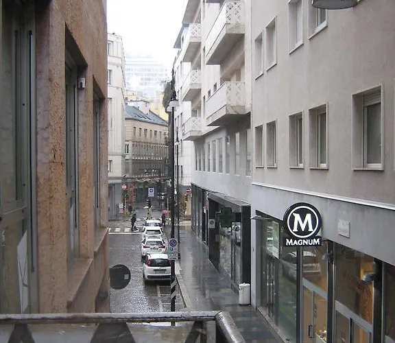 Flat In 1 Milánó