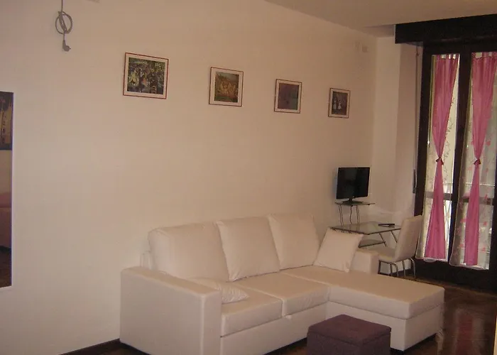 Flat In 1 ميلان