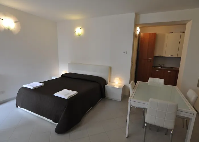 Lägenhetshotell Easy - And Navigli 3*